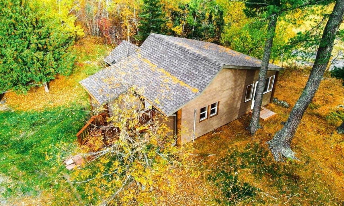 Sioux Narrows Nestor Falls Cottage | Bay View at White Pine Retreat - Super Cozy Cabin with Beautiful woodwork