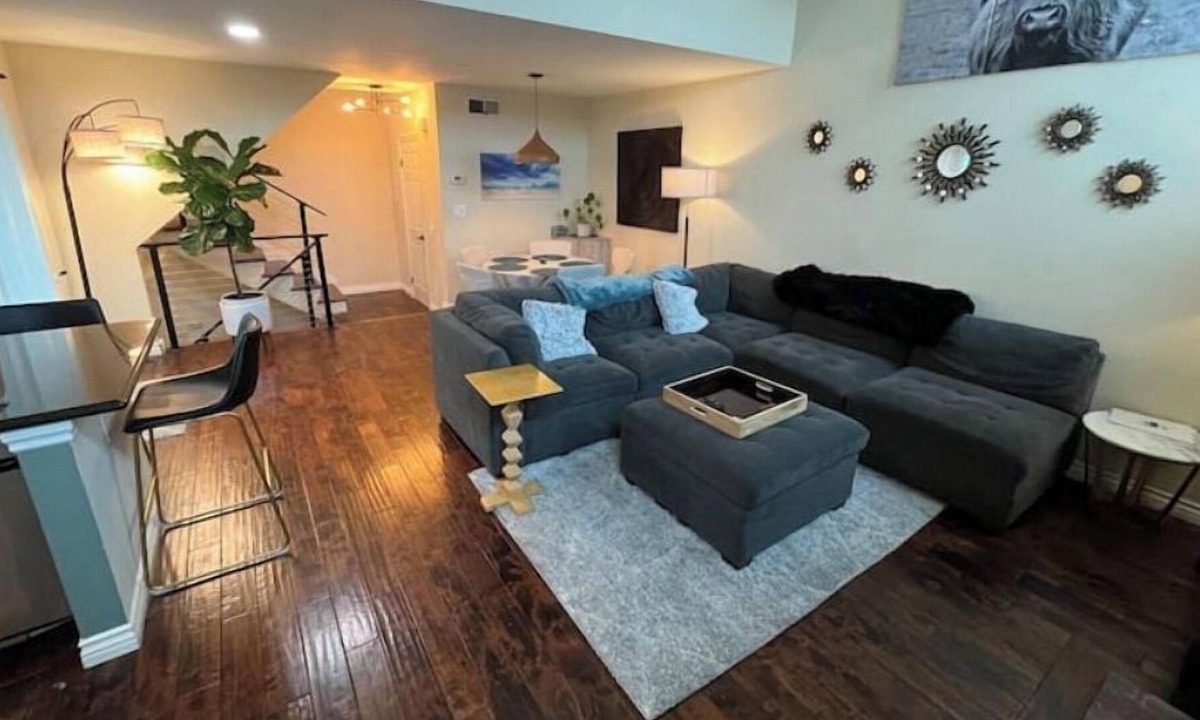Downtown House | Beach Close Townhome