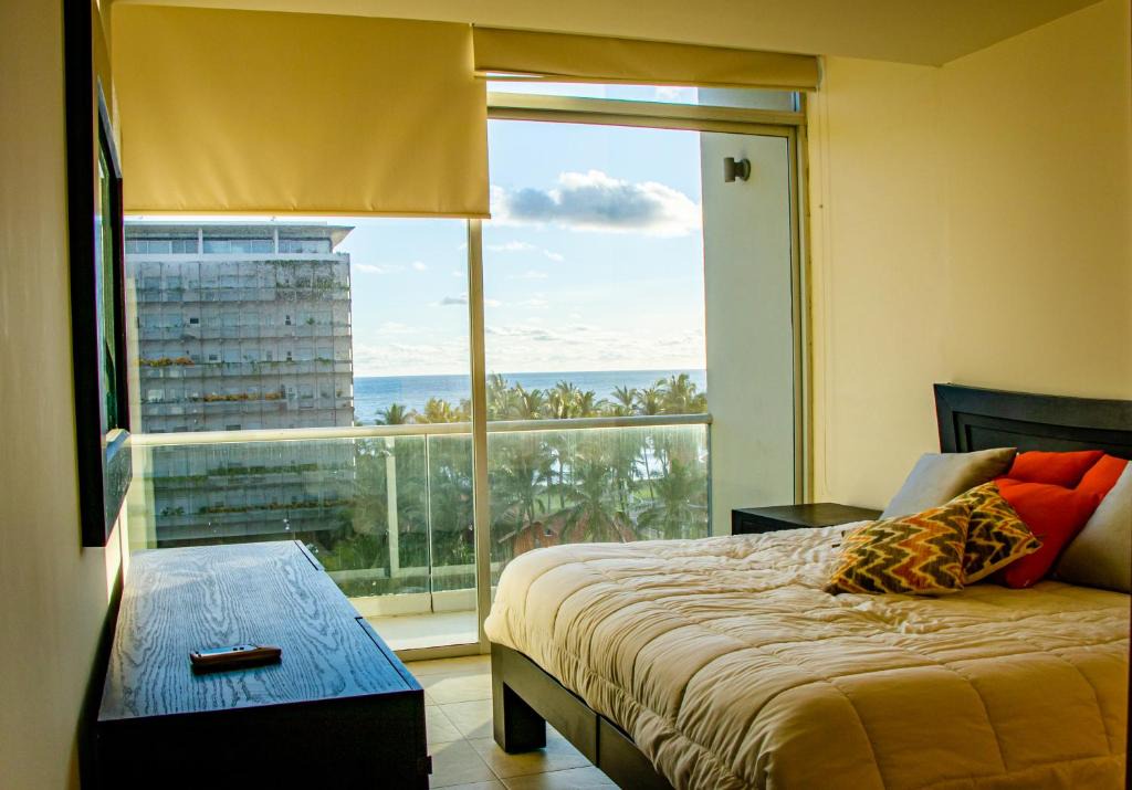 Puente del Mar Apartment | Beach Club, Palapa & Pool 3BR Acapulco