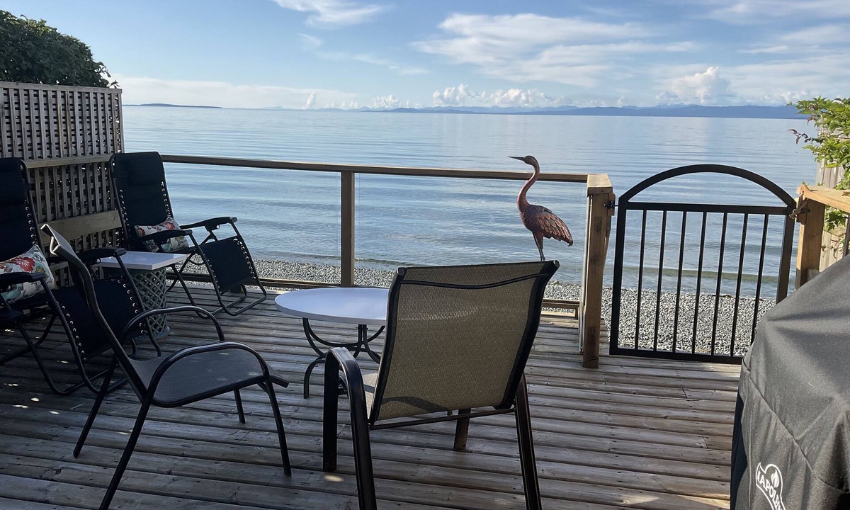Regional District of Nanaimo Cottage | Beach front cottage.