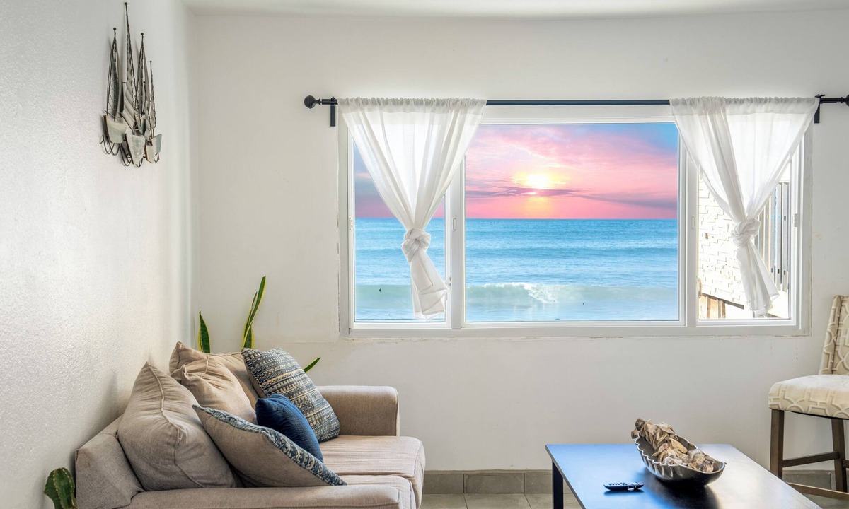 Costa House | BEACH-VIEWS - 4 BDR HOUSE - Sleeps 10 w/Free PKG