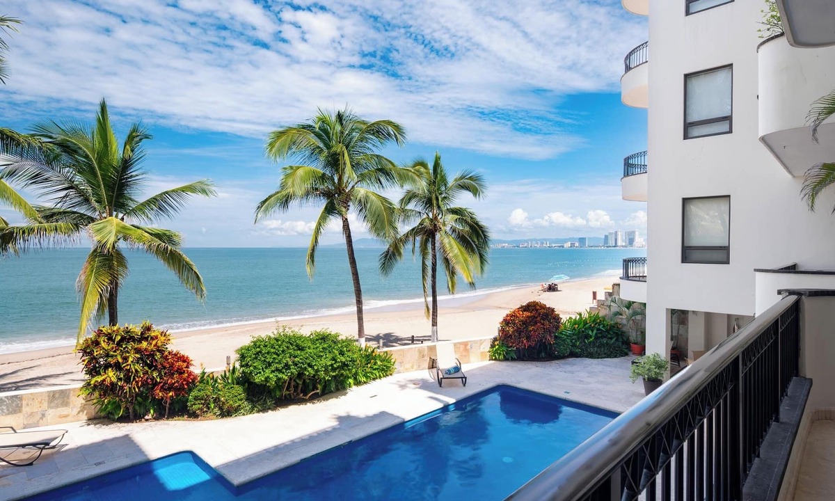 Colonia 5 de Diciembre Condo | BEACHFRONT 2-Bedroom Condo - New Dates Available - DOWNTOWN!
