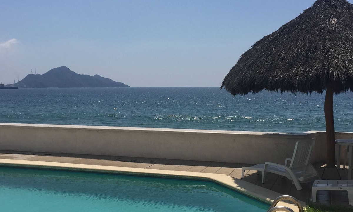 Manzanillo Condo | Beachfront 2bed/2bath Condo with Pool