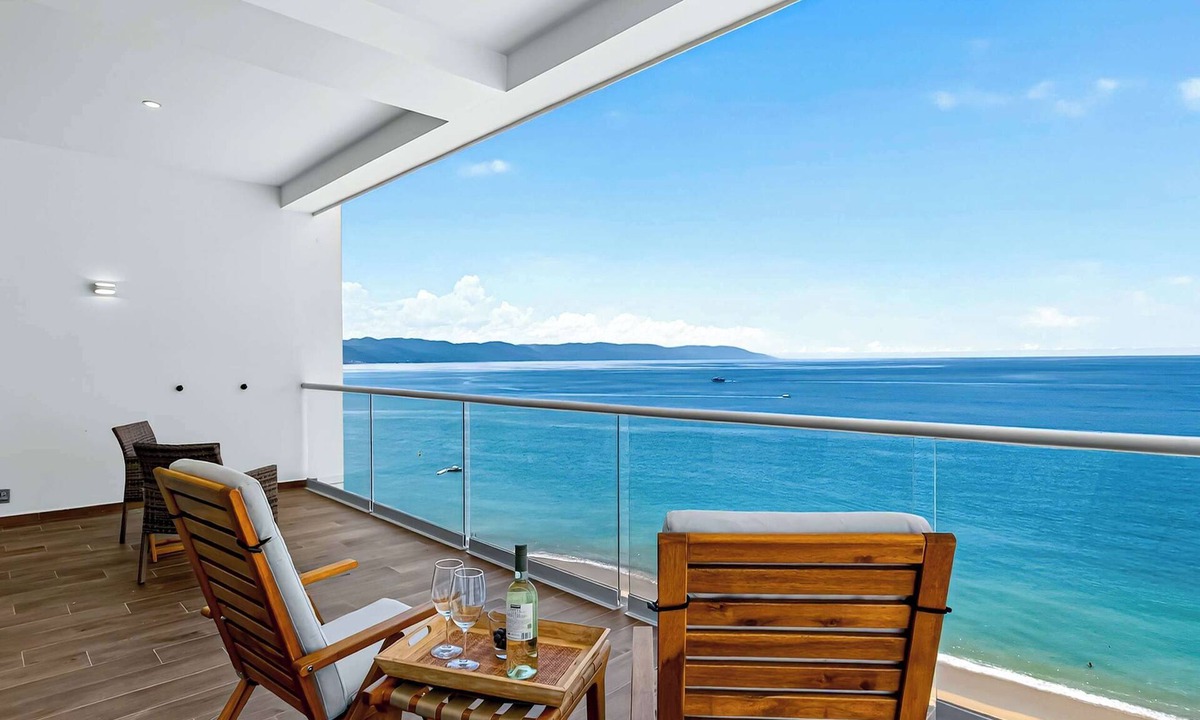 Las Glorias Apartment | Beachfront 2BR - Pools & Scenic Balcony Views