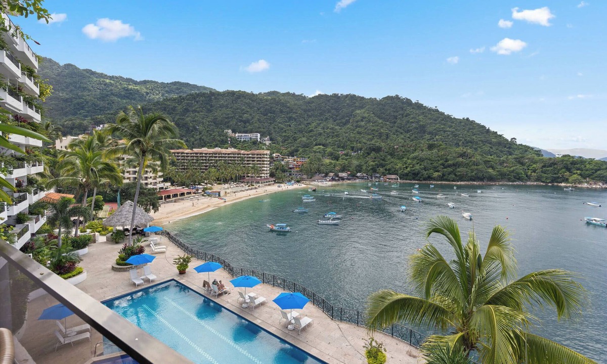 South Shore Hotel Area Apartment | Beachfront 7th Floor, Pool, Gym & Sunset Views
