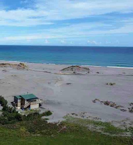 Opunake House | Beachfront Dune House