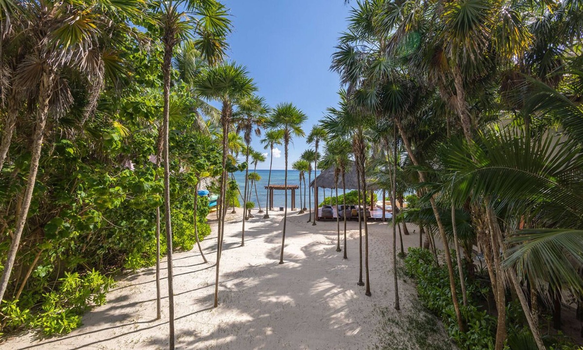 Soliman Bay Villa | Beachfront Soliman Bay Villa
