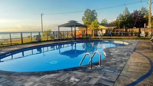 Wasaga Beach House | Beachy Daze in Wasaga Beach