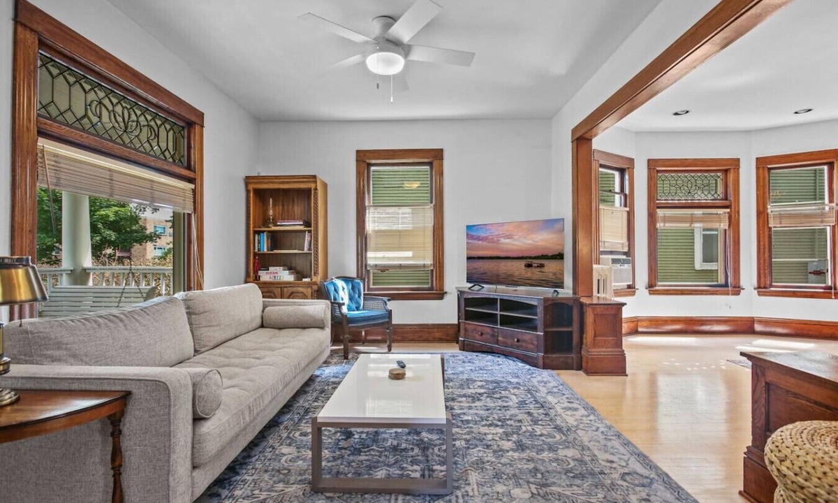 Lowry Hill East House | Beautiful, 3br Near Lake Bde Maka Ska