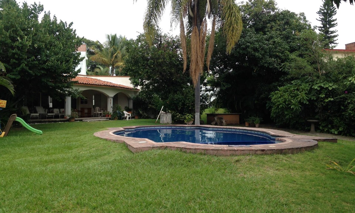 Cuernavaca House | Beautiful colonial house in gated street with security