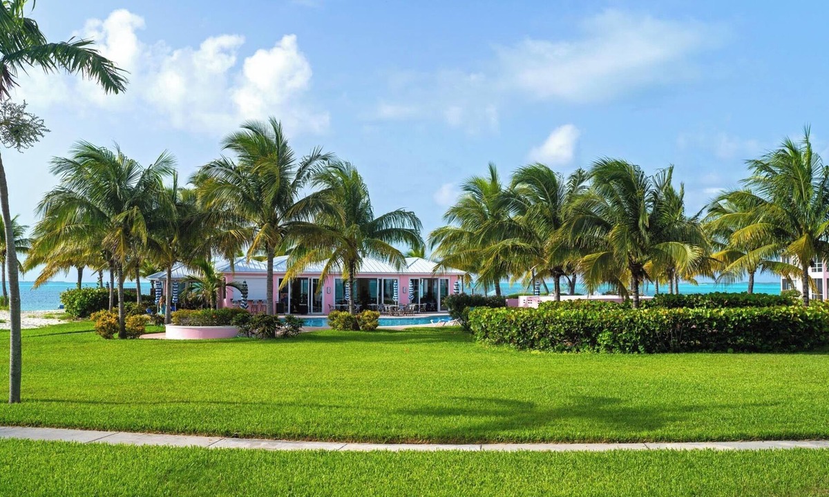 Treasure Cay Resort | Beautiful Eclectic Decor on the Beach - Sleeps 6 guests