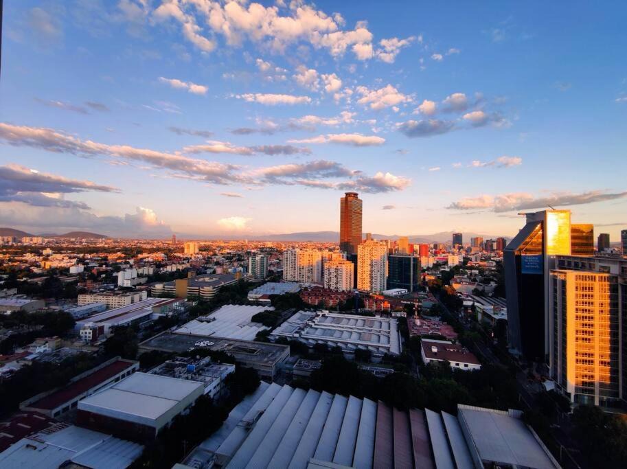 Anahuac Apartment | Beautiful Hi-rise, King size, HS Wi-Fi, pool, gym