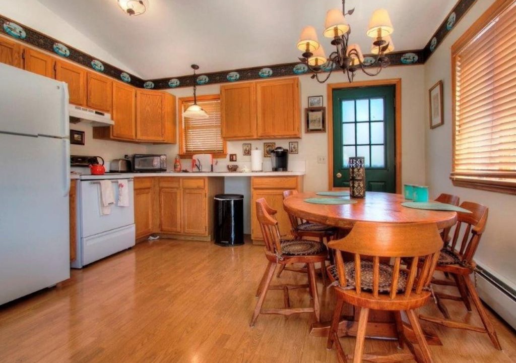 Town of Copake House | Beautiful Lakehouse with POOL TABLE