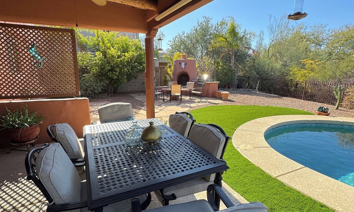 Casas Adobes House | Beautiful Santa Fe Home, Golfer's & Hiker's paradise, 20 minute drive from UofA.