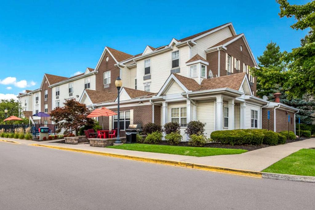 Blue Ash Hotel | Birch Hills Suites - Blue Ash