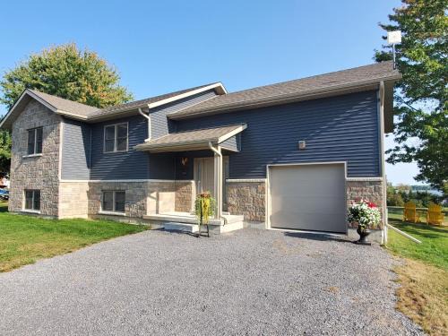 Greater Napanee House | BizLodge Napanee Hillside Bayview Group And Family