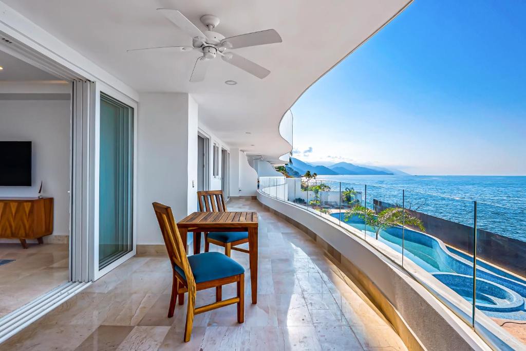 Mismaloya Apartment | Blue Horizon 201