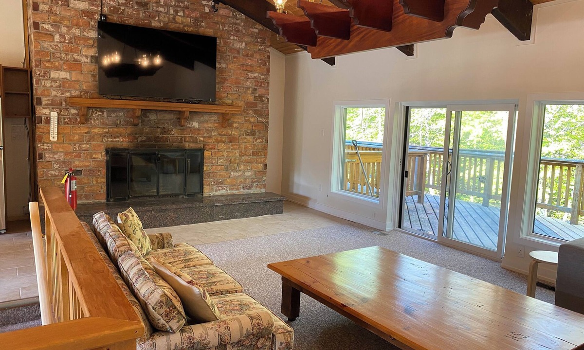 The Blue Mountains Ski Chalet | Blue Mountain Chalet renovated!/pet friendly