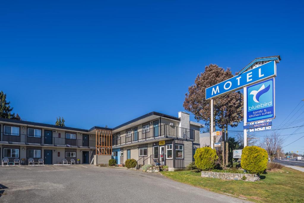 Regional District of Nanaimo Hotel | Bluebird Motel