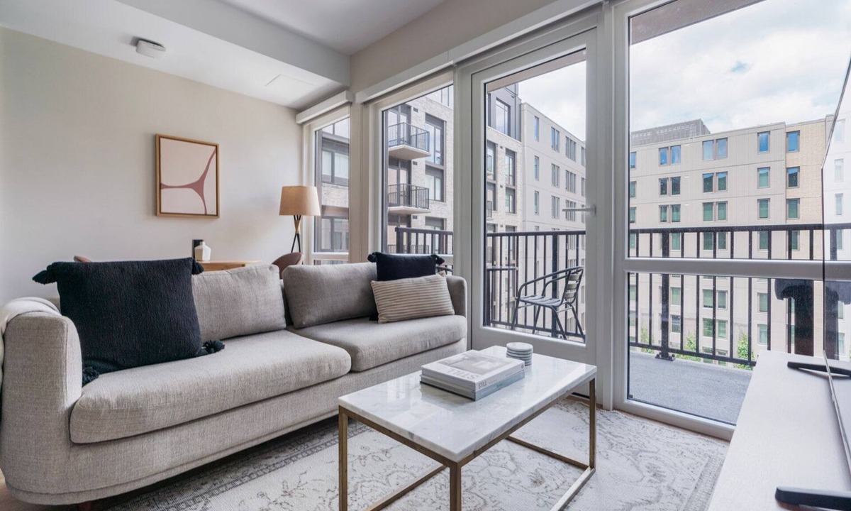 Columbia Heights Apartment | Blueground | Columbia Heights, pool, nr Meridian Hill Park