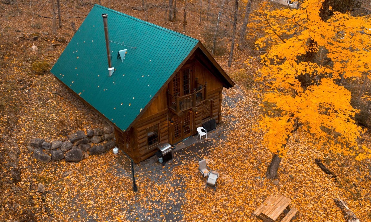 Pointe-au-Chene Ski Chalet | Bois Rond Summary: Bi