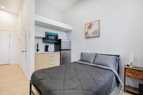 Montreal Apartment | Boutique Studio For 2 Guest, Weekly Rental with Free Parking