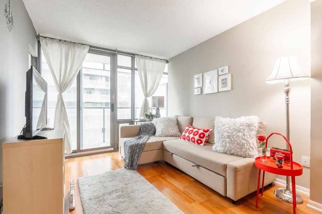 Bay Cloverhill Apartment | Breathtaking 2BR Condo Downtown with Free Parking