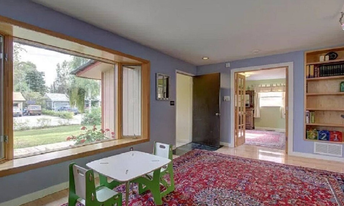 Turnagain House | Bright 2-Bedroom Home 5 min to Airport, Walk/Ski to Inlet, Parks & Coastal Trail