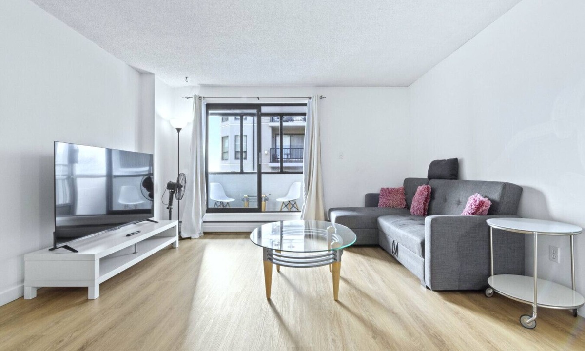 Beltline Apartment | Bright 2 Bedroom Suite at Victoria & Stampede Park