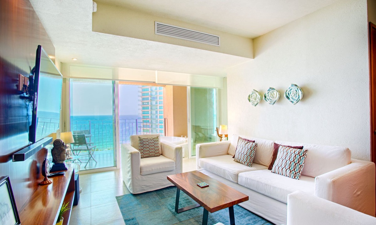 South Hotel Zone Condo | Bright & Breezy Ocean View Condo | Pools, Gym