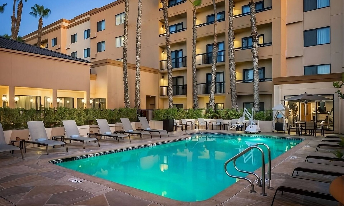 Laguna Hills Hotel | Bright Getaway Near Waterpark w/Pool & Gym Access | 3 Units
