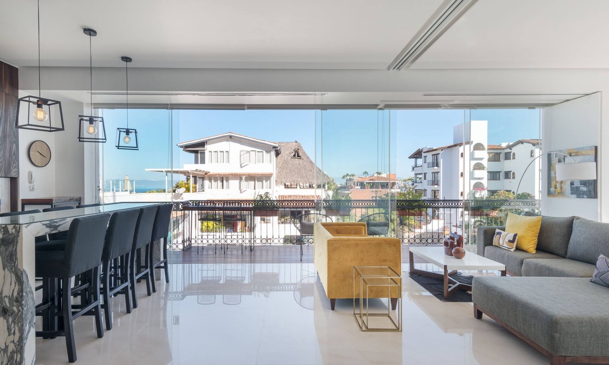 Amapas Condo | Bright Pier57 Corner Unit Ocean View Romantic Zone