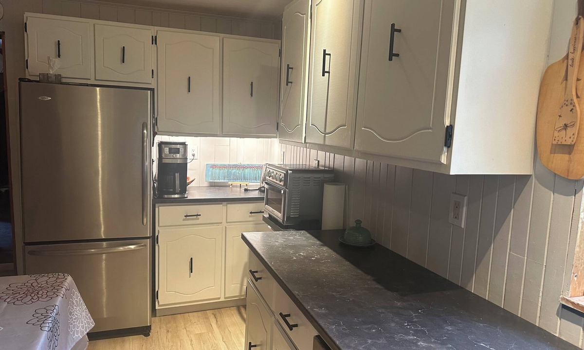 Colpoys Bay Cottage | Bruce Peninsula Forest Cottage- Huge property with hiking trails