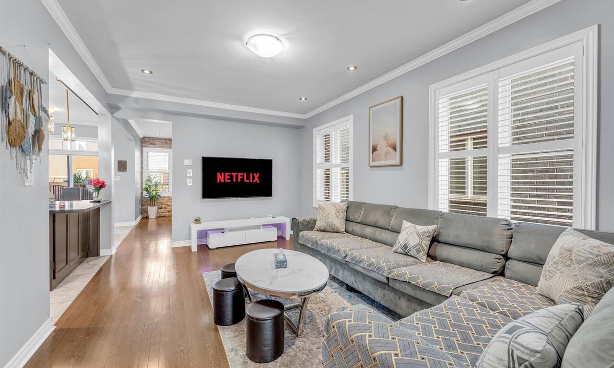 Brampton House | Calm Brampton Home | Sleeps 8 | Family Friendly