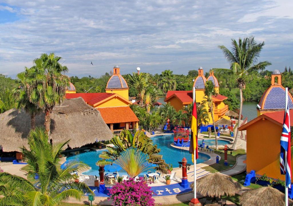Flamingo Resort | Canadian Resort Vallarta