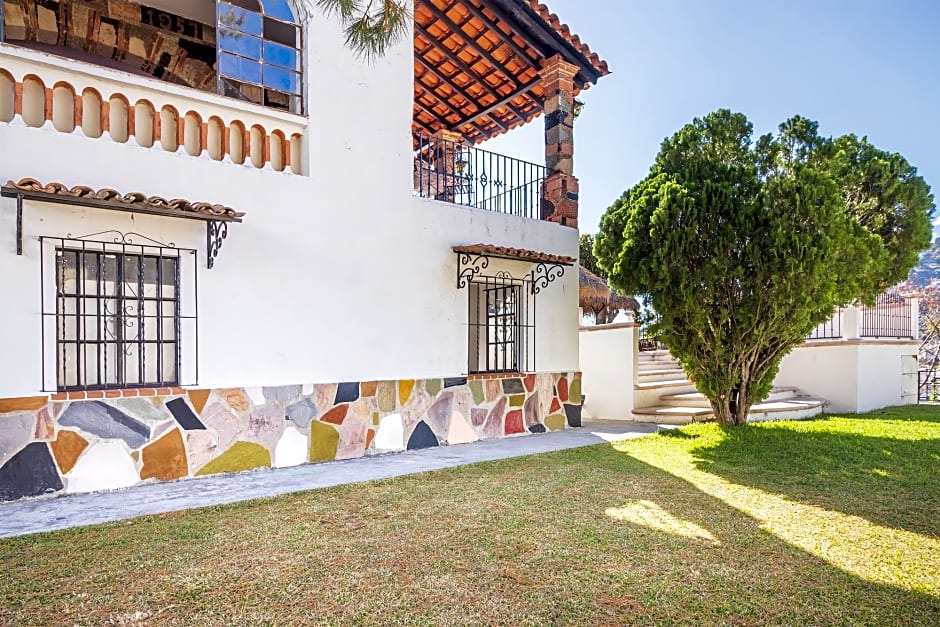 Taxco Hotel | Capital O Hotel Cielito Lindo