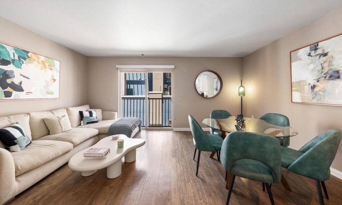 Ocean Park Apartment | Carnelian Calm' Beach Retreat Rooftop Pool Access, BBQ 1 Block to Beach, Parking