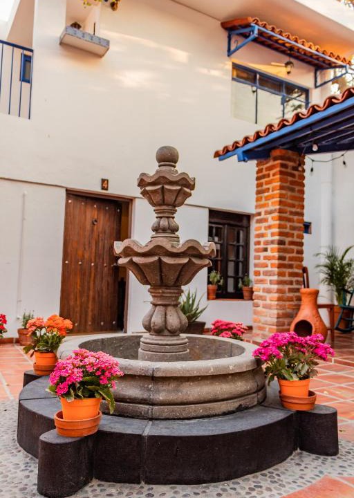 Guadalajara House | Casa de hospedaje -La Abadía de San Pedro