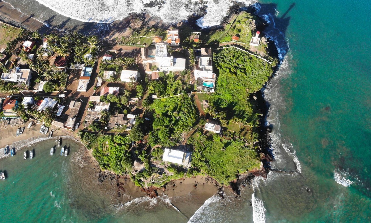 Punta Prieta House | Casa del Faro: Beautiful beachfront house. Private space with beach access