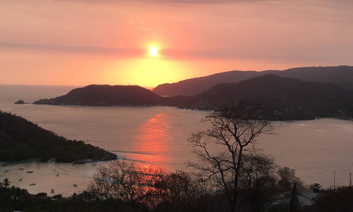 Cerro del Vigia Condo | Casa Westie - Picturesque Pacific Ocean & Zihuatanejo Bay views. Pet Friendly!