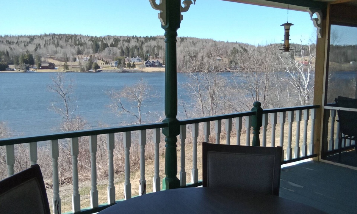 Saint David House | Castle on The Lake