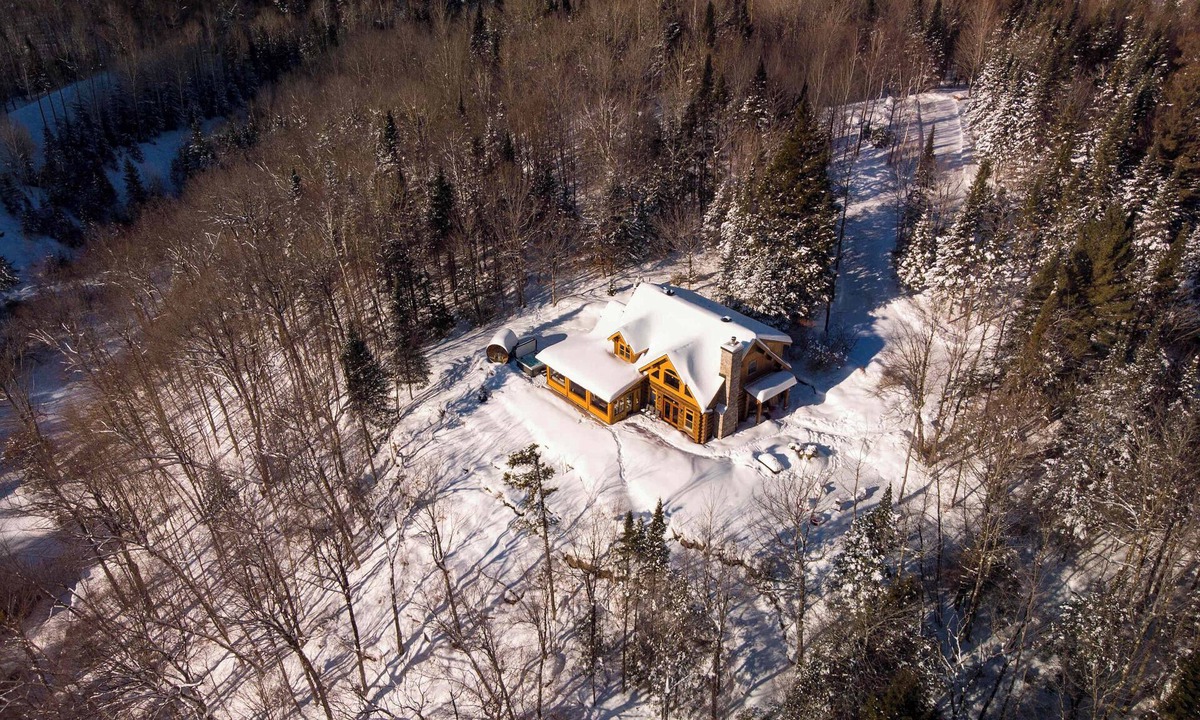 Fiddler Lake Resort Ski Chalet | Chalet Black Eagle on Fiddler Lake with Hot Tub and Sauna