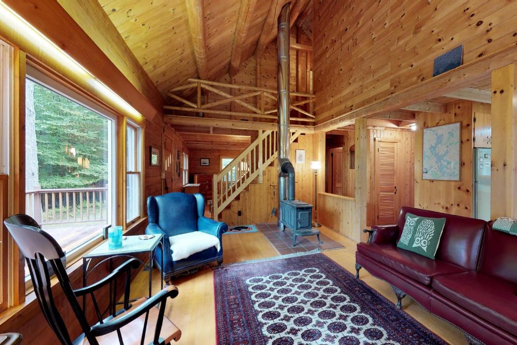 Beaver Cove House | Charloon Cabin