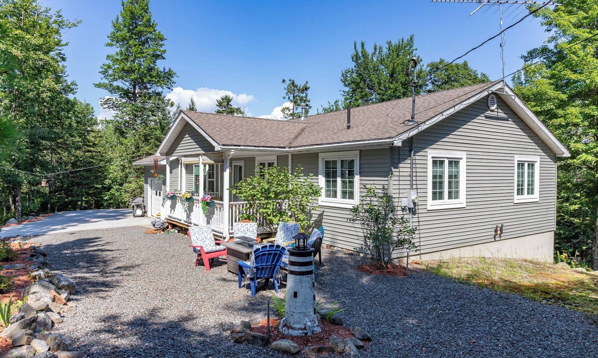 Stockton Springs Cottage | Charming 2-bedroom cottage located near Sandy Point Beach.