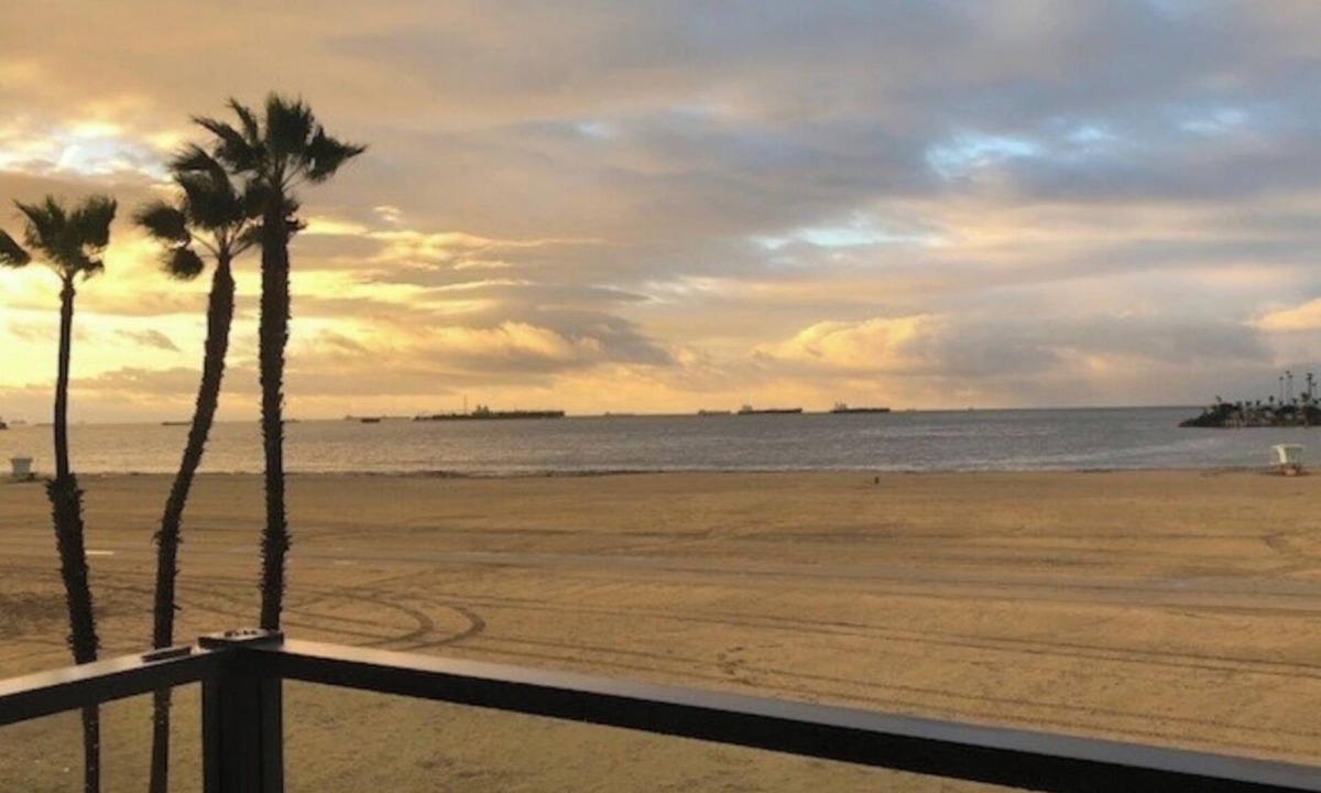 Alamitos Beach Condo | Charming 2-bedroom condo in delightful Long Beach with AC, WiFi