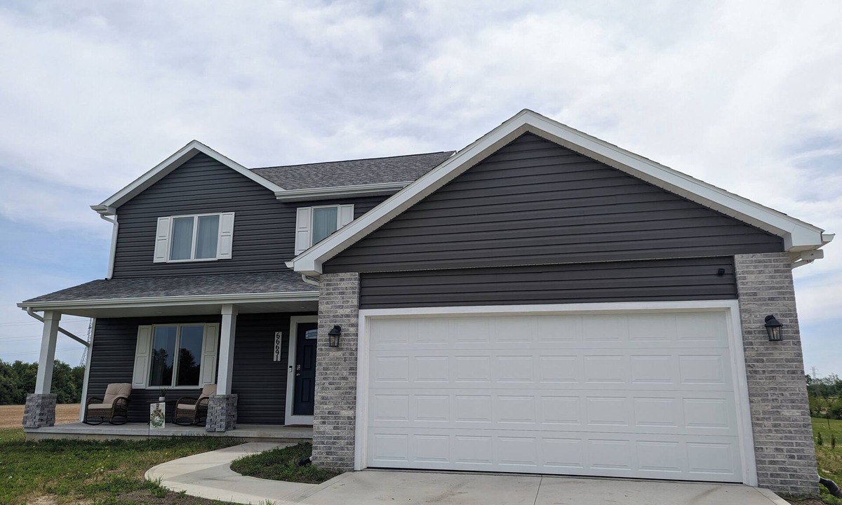 Wyatt House | Charming 2-bedroom country house near South Bend and Potato Creek with WiFi, AC.