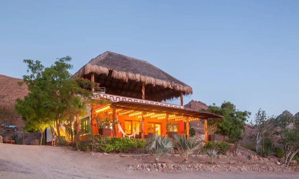 Pichilingue House | Charming 2BR/1Ba farm house close to Balandra