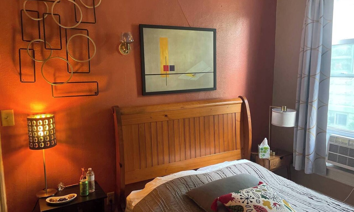 Macalester - Groveland Apartment | Charming Chef’s Home – Main Level Retreat steps from Macalester/Grand Ave
