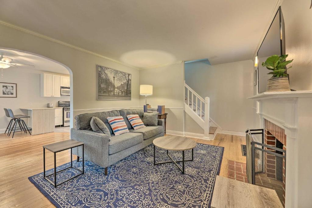Roselawn Finance House | Charming Cincinnati Home Less Than 10 Mi to Downtown!