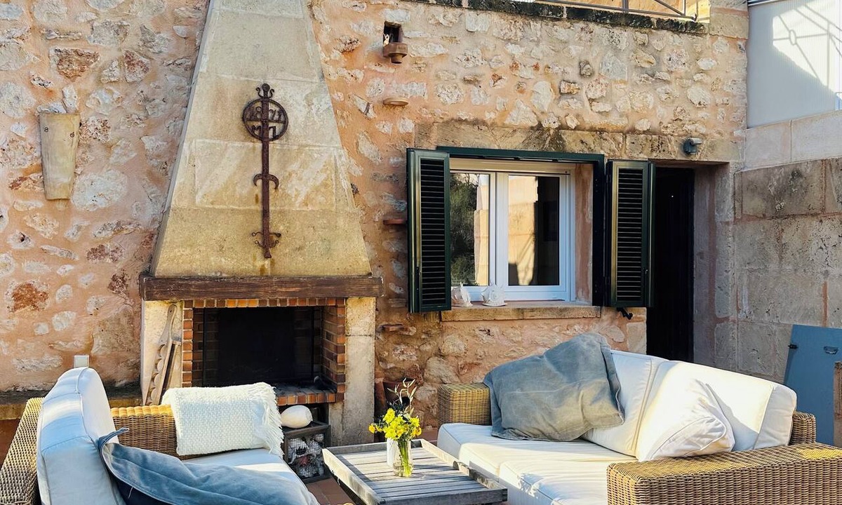 Cala Llombards House | Charming Mediterranean retreat in the Mallorcan style, right on the beach & MB